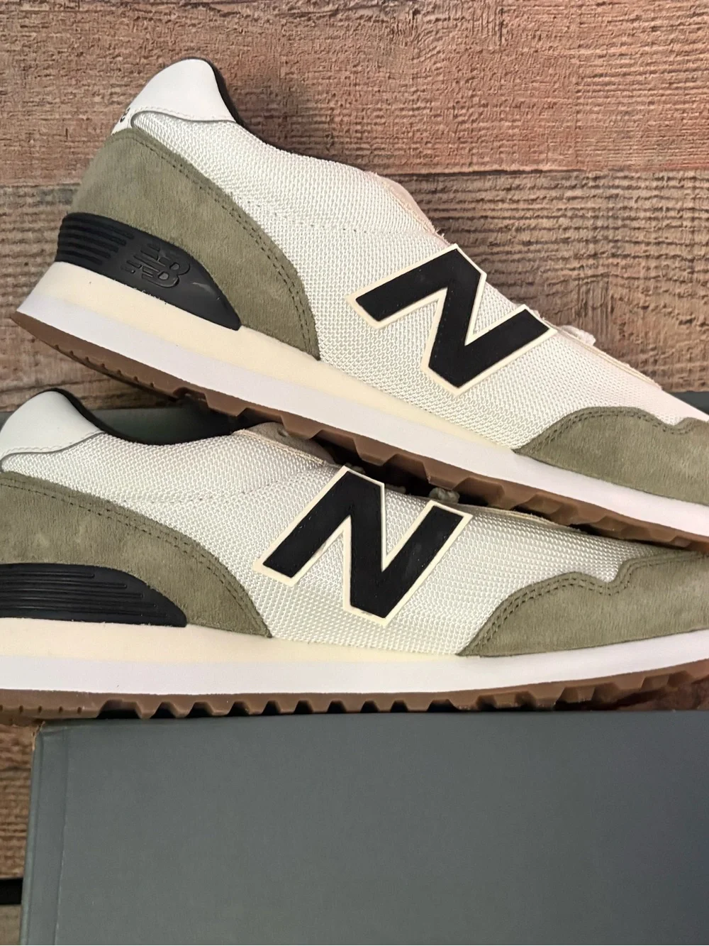 New Balance Men's White and Olive Green Retro Runner Sneakers
